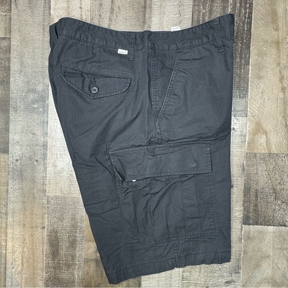 Levi”s Like New Cargo Shorts size 34 - Picture 3 of 10